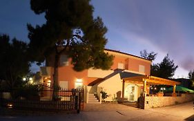 Epavlis Apartments